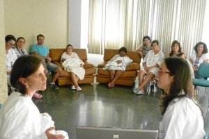 Una de las sesiones organizadas en el Hospital de Poniente.