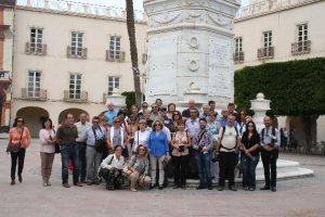 Participantes en la visita guiada por las huellas de la Almería andalusí.
