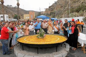 El alcalde inauguró la paella