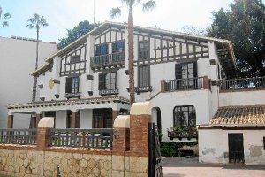 La casa está ubicada en la Plaza Circular de la capital.