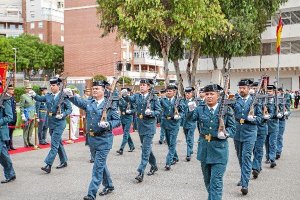 Guardias civiles desfilando en la Comandancia de Almería