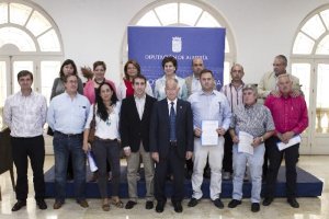 El presidente Amat con los alcaldes y concejales beneficiaros de este Plan