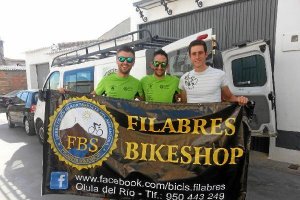 Gallofa, Antonio y Dani, corredores del equipo.