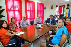 Reunión entre Gobierno local y directores de los colegios