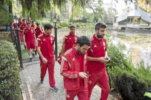 Los componentes de la Roja se relajan antes de la gran cita.