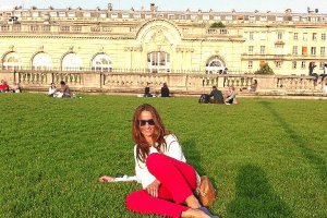 María Luisa Zotes en la explanada de los Inválidos de París.