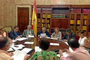 Responsables de las administraciones públicas durante la reunión de ayer.