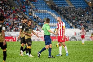 El Almería recibió dos goles del Elche.