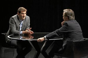 Momento de la entrevista de Iker con Iñaki.