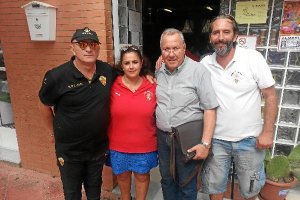 Manolo García, nada más llegar a la Peña Milhojas.