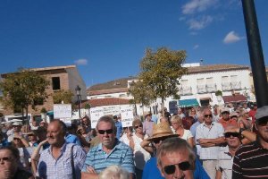 Concentración contra la demolición de casas ilegales en 2013.