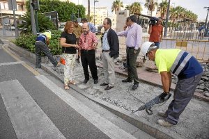 María Muñiz presencia el inicio de las obras del carril bici