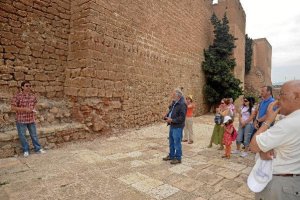 Visita guiada a la Alcazaba en una imagen de archivo.