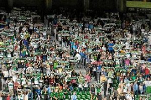El Elche se ve muy respaldado por sus aficionados en el Martínez Valero.