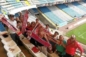 Peñistas de Milhojas en Riazor.