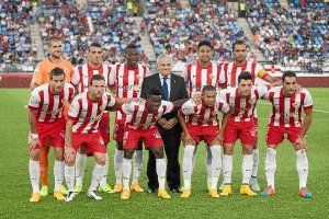 Alfonso García con el once del Almería ante el Atlético.