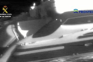 Yate detectado por la Guardia Civil y el Frontex