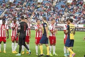 El saludo de los equipos.