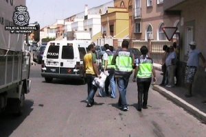Captura de televisión de la intervención de la Policía Nacional en la ‘Operación Gofre’ realizada en