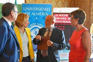 Presentación de la iniciativa con responsables de la Junta y de la Universidad. 