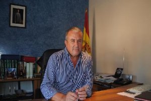 El alcalde, Rodrigo Sánchez, culpa al PSOE de la paralización de obras.
