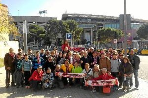 La Peña Milhojas la pasada temporada a las puertas del Camp Nou.