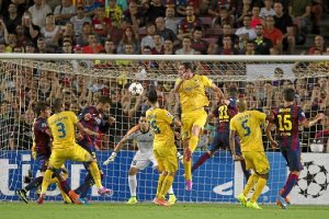 Piqué, en la jugada que da origen al 1-0.