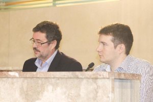 Los concejales de IU en Almería, Rafael Esteban y Agustín de Sagarra.