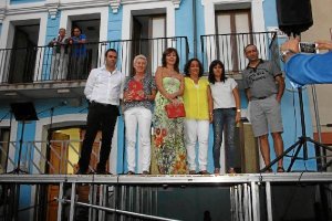 Eloísa Benítez, vestida de verde, en el centro de la imagen. 