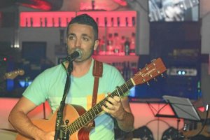 Álex García, en uno de los conciertos de presentación de ‘Cuentos y otras verdades’. 