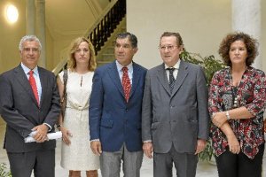 emilio de Llera y Lorenzo del Río (en el centro) tras la Comisión Mixta de coordinación entre la Jun