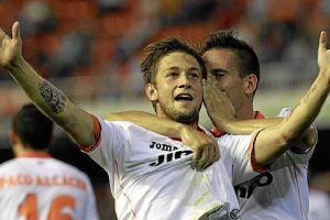 Fede Cartabia con la camiseta del Valencia.