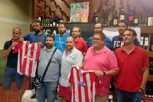 Directivos del Poli y Club Natación en la puesta de largo.