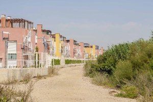 Estado actual del río junto a las casas de Pueblo Laguna