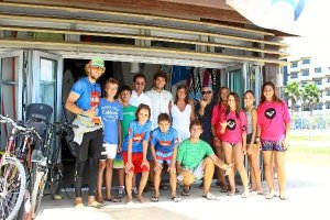 Alcalde de El Ejido con el campeón del Mundo Víctor Fernández y alumnos del Centro.