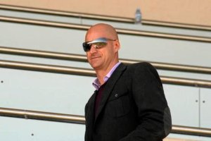 Kike Burgos en el palco de Santo Domingo.