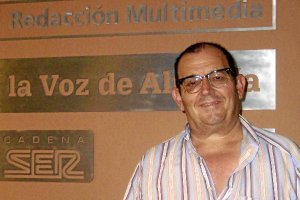 Luis Iniesta tras la entrevista en LA VOZ. 