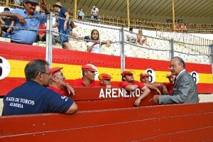 Felicitación del presidente de la plaza a los trabajadores.