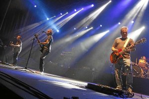 Un momento de la actuación de Hombres G.