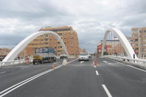 Las farolas de la Avenida Reino de España serán sustituidas desde el puente.