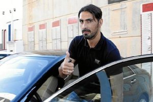 El israelí quiere todo el control del club.