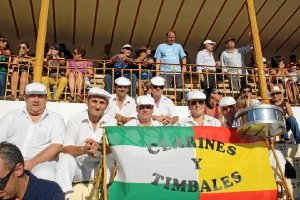 Paco López, segundo por la izquierda, en su puesto de la Plaza de Toros.
