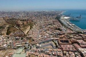 Vista aérea de la ciudad de Almería.