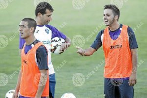 Los jugadores del Getafe muestran su cara más amable.