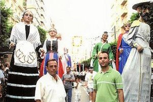 José, con su padre en una Batalla de Flores.