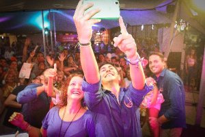 Todo el público se apuntó al selfie colectivo.