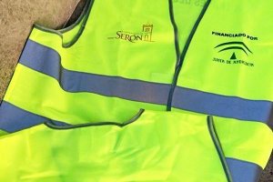 Chalecos que utilizan los trabajadores contratados por el plan.