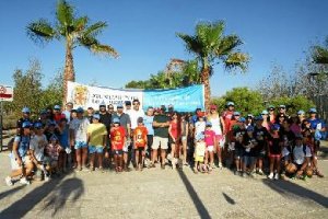 Los participantes posaron con el concejal Juanjo Alonso.