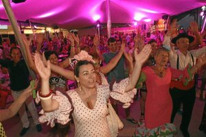 La caseta contó con un público entregado.