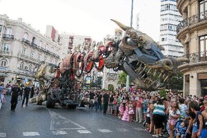 El dragón fue el gran atractivo de la cabalgata anunciadora.